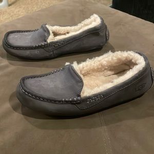 UGG Slippers - WOMEN - Size 8